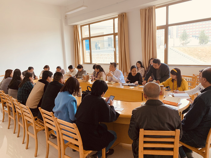 教师座谈会.jpg 教师座谈会.jpg