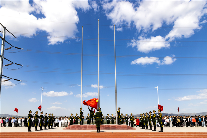 20升国旗仪式.jpg 20升国旗仪式.jpg
