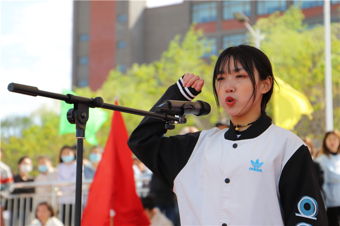 21运动员代表宣誓.jpg 21运动员代表宣誓.jpg
