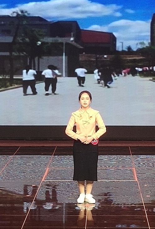 演讲.jpg 演讲.jpg