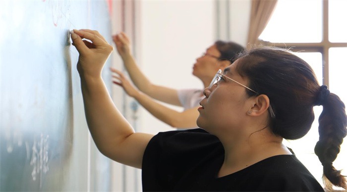 图片5.jpg 图片5.jpg