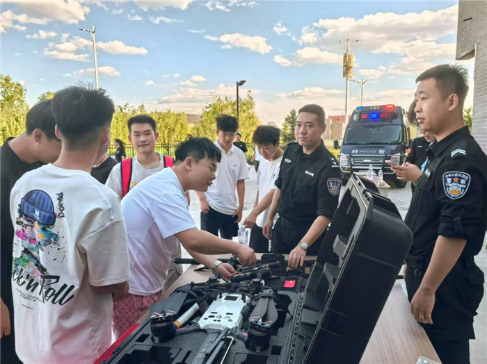 图片2.jpg 图片2.jpg
