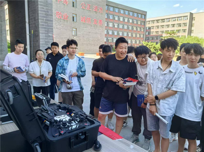 图片4.jpg 图片4.jpg