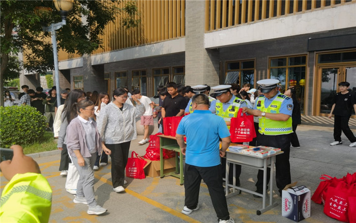图片3.jpg 图片3.jpg